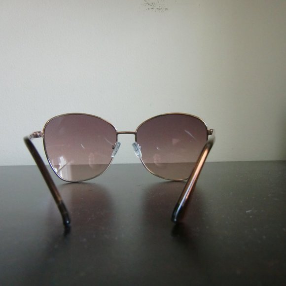 💜2/$25💜 NEW Gold Sunglasses - Picture 2 of 7